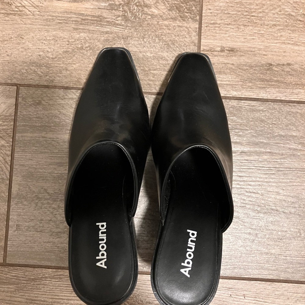 Abound Sleek Black Women's Clogs - Picture 2 of 3